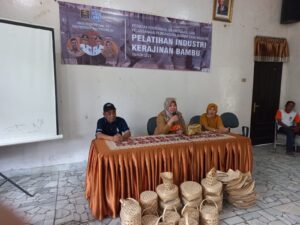 Pelatihan Industri Kerjainan Bambu