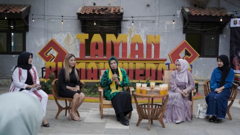 Talkshow “Eksistensi Pelaku Ekonomi Kreatif di Era Digital”